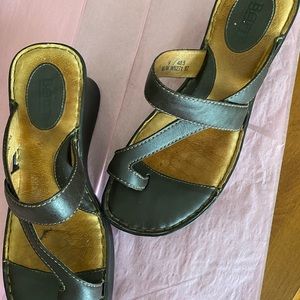 Born BOC Brown Leather Sandals